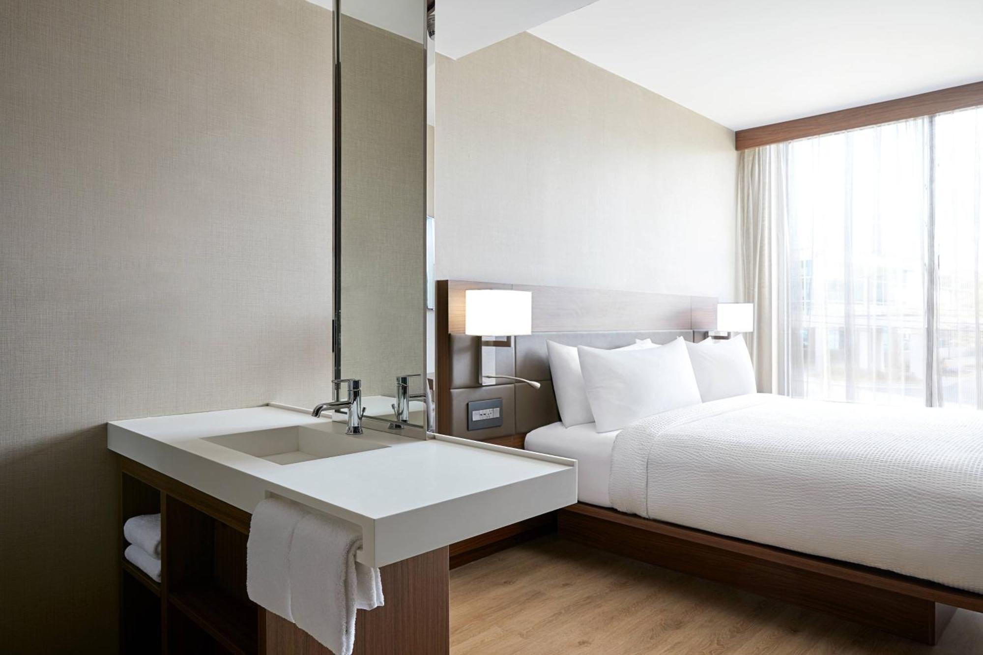 Ac Hotel By Marriott Raleigh North Hills Eksteriør billede